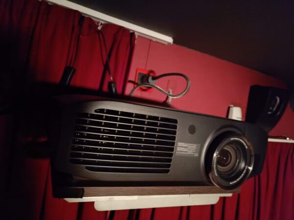 Panasonic PT-AT5000e HD házimozi projektor