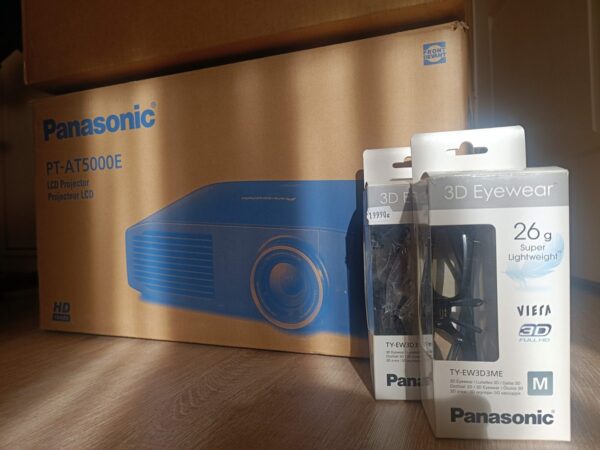 Panasonic PT-AT5000e HD házimozi projektor - Image 4