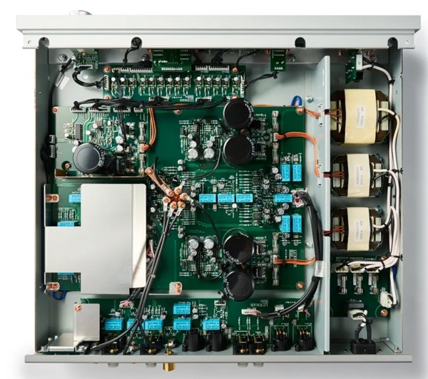 Luxman E-07 inside